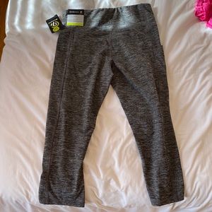 Cropped grey leggings